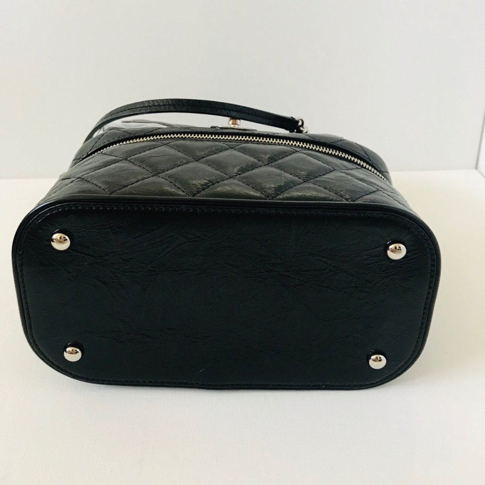 Zip Around PVC Flap Bag Quilted Crumpled Calfskin - Picture 4 of 9